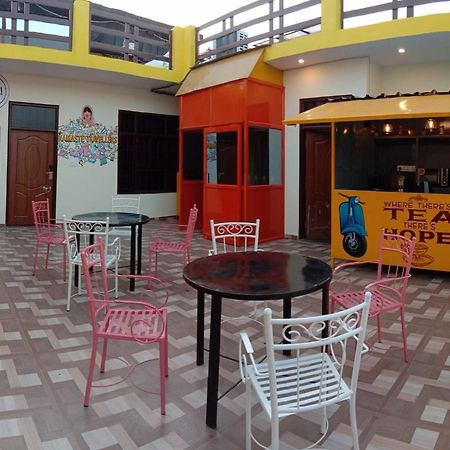 Hashtag Traveler'S Hostel Lucknow Exterior foto