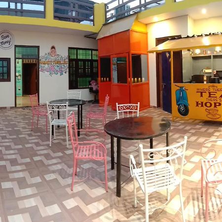 Hashtag Traveler'S Hostel Lucknow Exterior foto