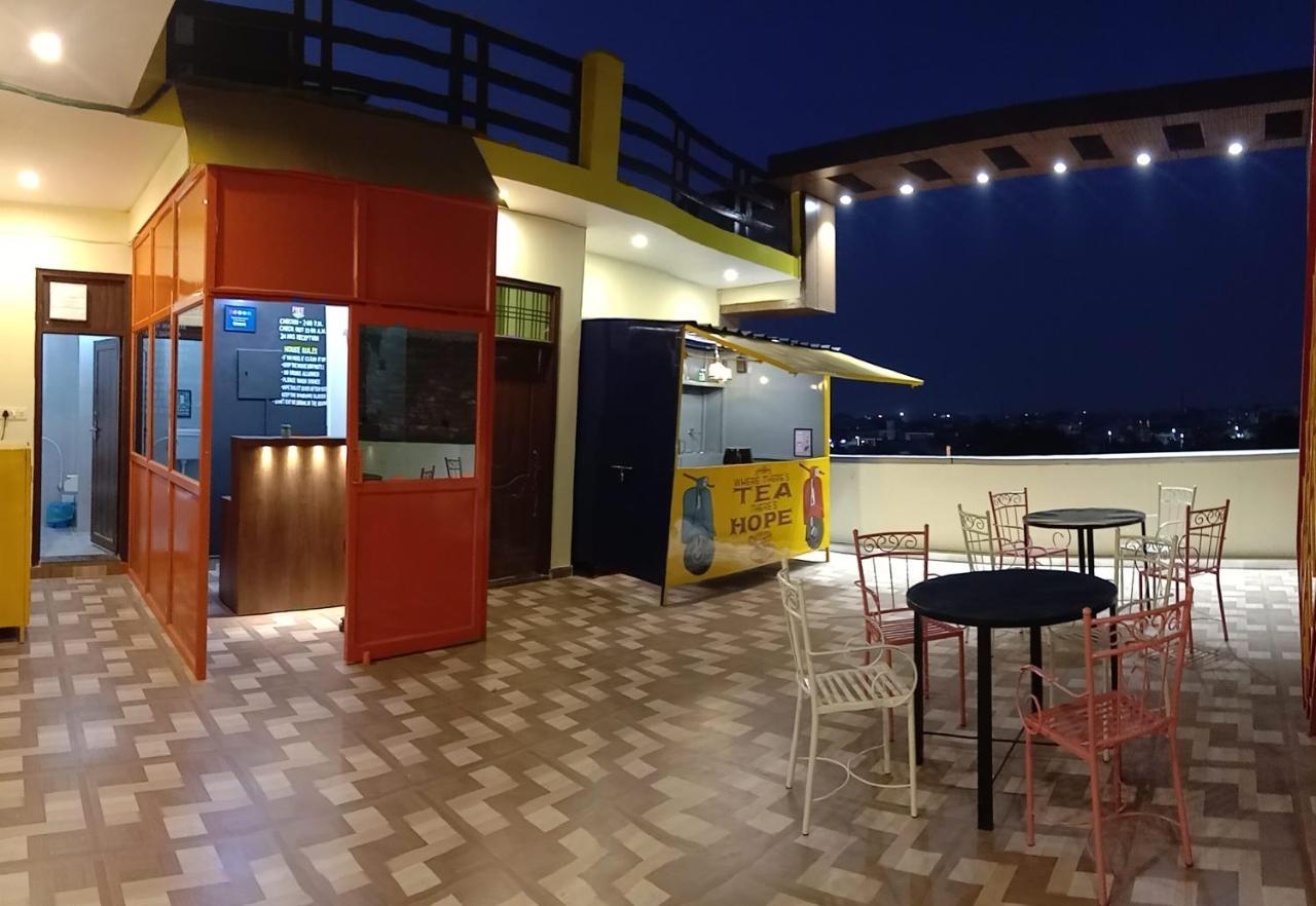 Hashtag Traveler'S Hostel Lucknow Exterior foto
