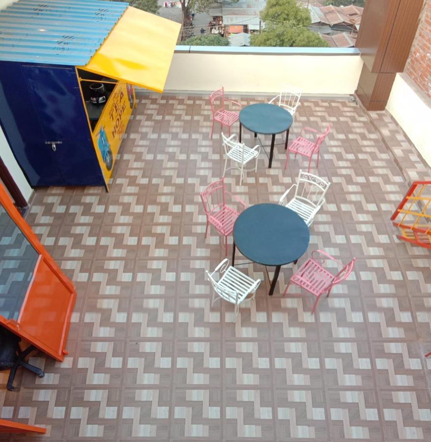 Hashtag Traveler'S Hostel Lucknow Exterior foto